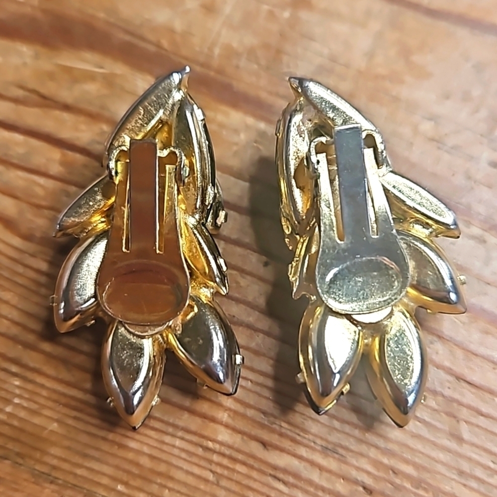 Vintage Goldtone Black, Green & Red Rhinestone Clip On Earrings - Picture 5 of 7